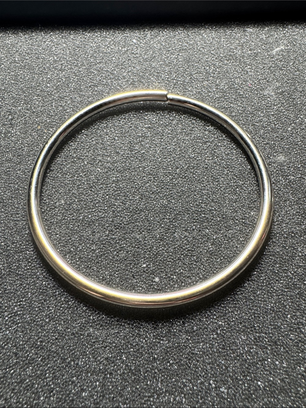 Simple Silver-Tone Round Bangle Bracelet FWP